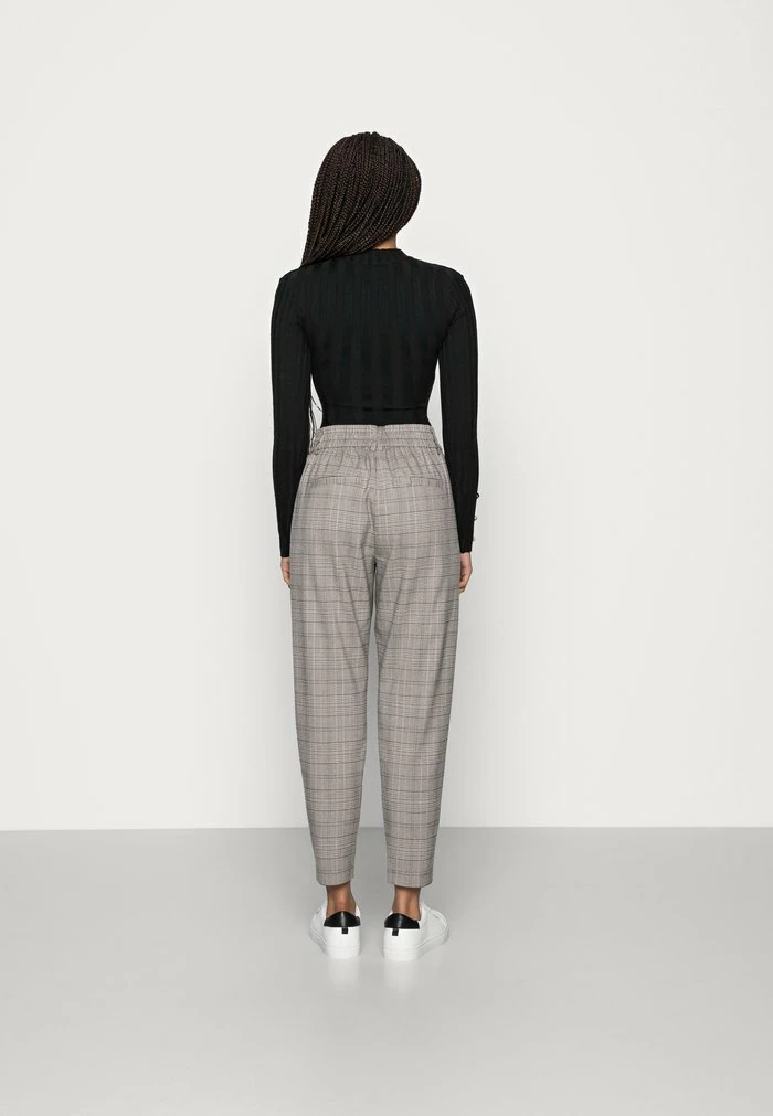 ONLY Petite ONLPOPTRASH EASY THINK - Chinos - Blackdark Grey/cloud Dancer 5 ONLY Petite ONLPOPTRASH EASY THINK - Chinos - Blackdark Grey/cloud Dancer - Image 3