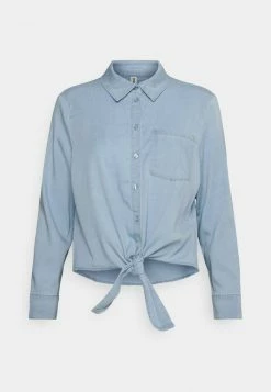 ONLY Petite ONLPEMA LECEY LIFE KNOT - Button-down Blouse - Light Blue Denim