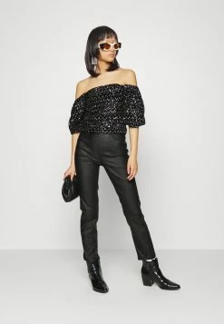 ONLY Petite ONLEMILY COAT - Slim Fit Jeans - Black -ONLY Petite store 90e5b6395f324346a112a4af4c98133b