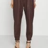 ONLY Petite ONLMADY MWFAUX PANT - Trousers - Fudge -ONLY Petite store 92e5e91dfc1745cf905aad691009c4f0