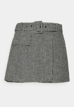 ONLY Petite ONLBEAUTY SKORTS - Shorts - Black Checks/cloud Dancer -ONLY Petite store 93e58c28d2844183bc062319b994c376
