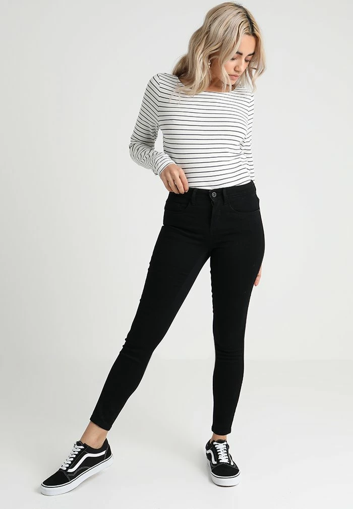 ONLY Petite ONLROYAL - Jeans Skinny Fit - Black 4 ONLY Petite ONLROYAL - Jeans Skinny Fit - Black - Image 2