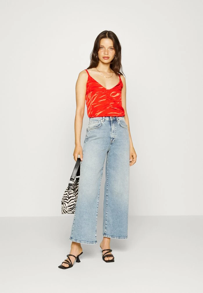 ONLY Petite ONLBELLA SLIP - Top - Red Alert 4 ONLY Petite ONLBELLA SLIP - Top - Red Alert - Image 2
