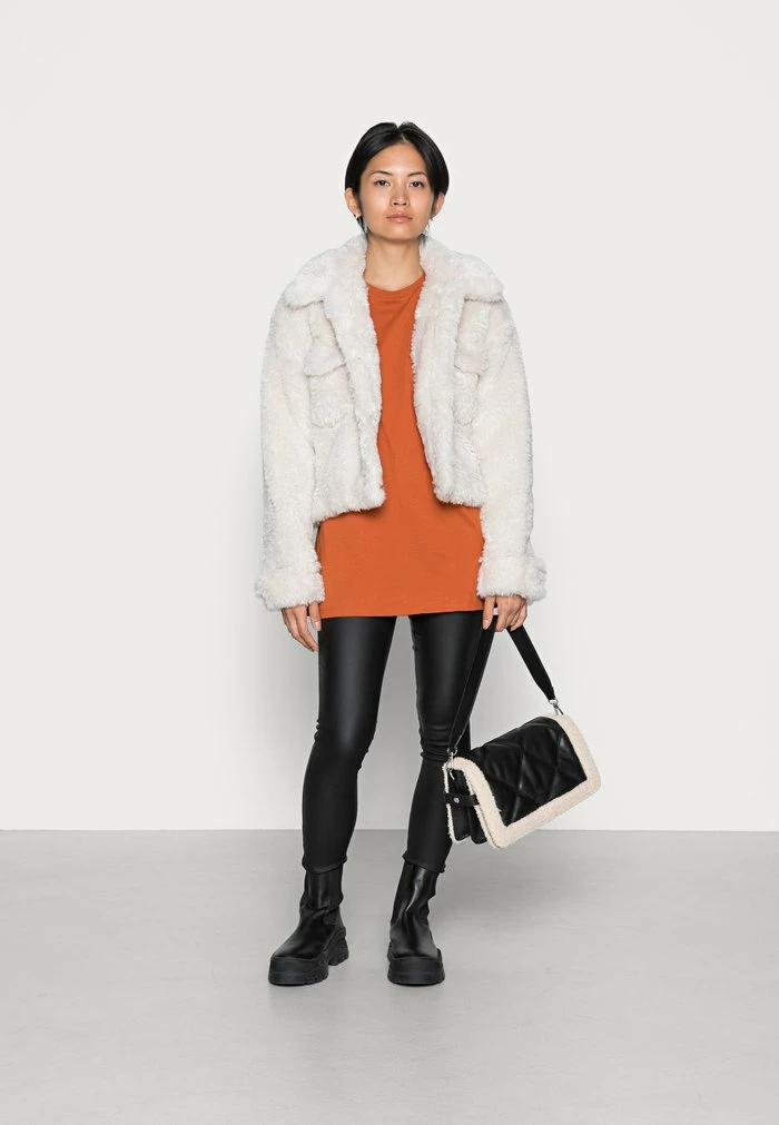 ONLY Petite ONLINC SISI OVERSIZED TEE - Basic T-shirt - Bombay Brown 4 ONLY Petite ONLINC SISI OVERSIZED TEE - Basic T-shirt - Bombay Brown - Image 2