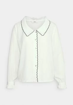 ONLY Petite ONLGABRIELLA SCALLOP - Button-down Blouse - Cloud Dancer