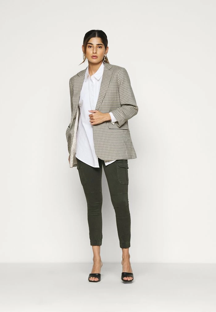 ONLY Petite ONLMISSOURI LIFE - Cargo Trousers - Rosin 4 ONLY Petite ONLMISSOURI LIFE - Cargo Trousers - Rosin - Image 2