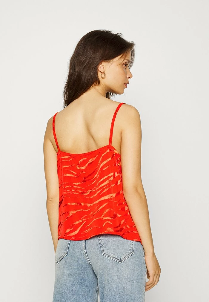 ONLY Petite ONLBELLA SLIP - Top - Red Alert 5 ONLY Petite ONLBELLA SLIP - Top - Red Alert - Image 3