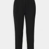 ONLY Petite ONLEVILA CARROT - Trousers - Black -ONLY Petite store b64f7887d6834bf88fca15534e2b801e