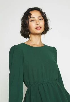 ONLY Petite ONLMETTE O NECK - Blouse - Ponderosa Pine -ONLY Petite store b68dad1af775444c8de6a30a1457e0d5