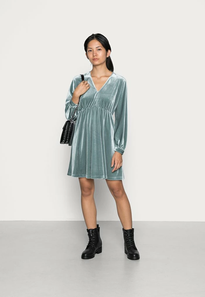 ONLY Petite ONLESME LIFE VELOUR DRESS - Cocktail Dress / Party Dress - Stormy Sea 4 ONLY Petite ONLESME LIFE VELOUR DRESS - Cocktail Dress / Party Dress - Stormy Sea - Image 2