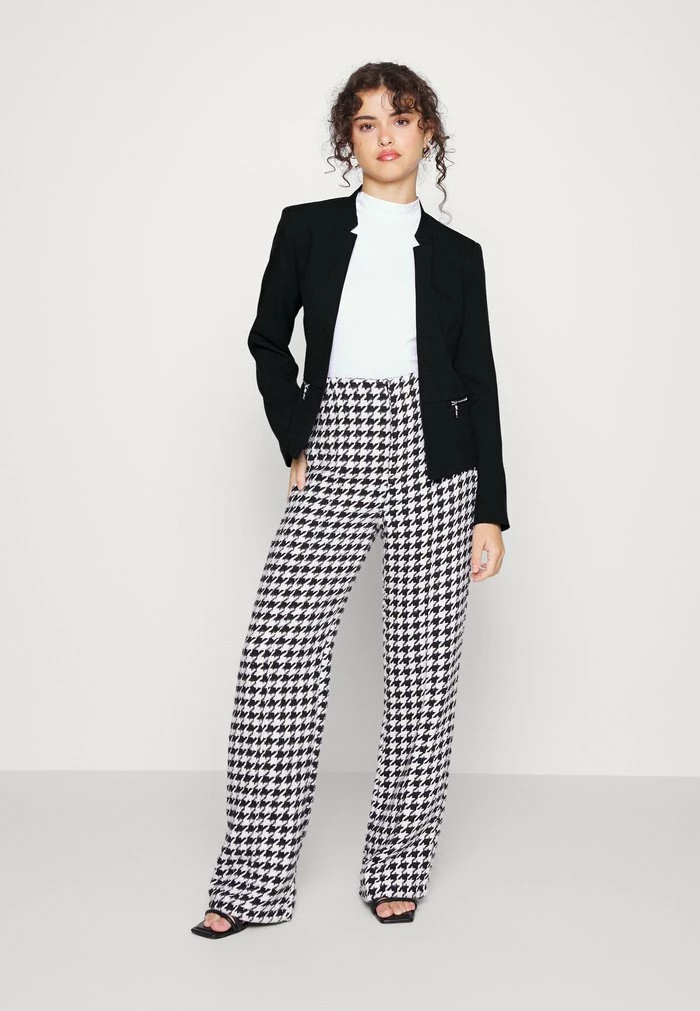 ONLY Petite ONLMADDY KOMA SHORT ZIP - Blazer - Black 4 ONLY Petite ONLMADDY KOMA SHORT ZIP - Blazer - Black - Image 2