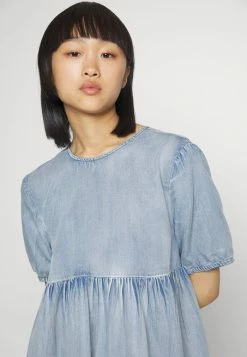 ONLY Petite ONLBEA LIFE LOOSE DRESS - Denim Dress - Light Medium Blue Denim -ONLY Petite store ba98772a8b424f59b2f69ebea64f805b