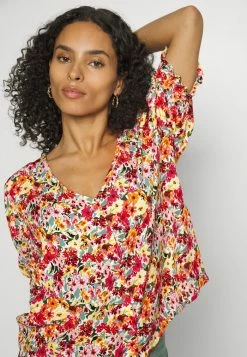 ONLY Petite ONLFREDERIKKE V NECK - Blouse - Cloud Dancer/pink -ONLY Petite store bcd5d19e138a4fd8aec24fee10f1bb0e