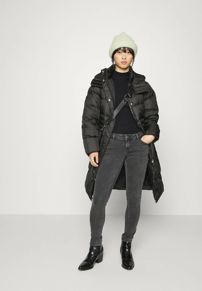 ONLY Petite ONLCORAL LIFE PETIT - Jeans Skinny Fit - Black Denim 4 ONLY Petite ONLCORAL LIFE PETIT - Jeans Skinny Fit - Black Denim - Image 2