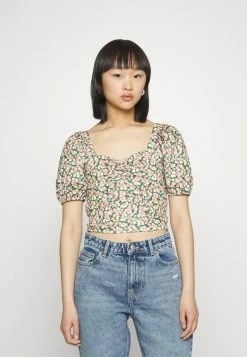 ONLY Petite ONLTHEA FEVER PUFF - Print T-shirt - Greener Pastures