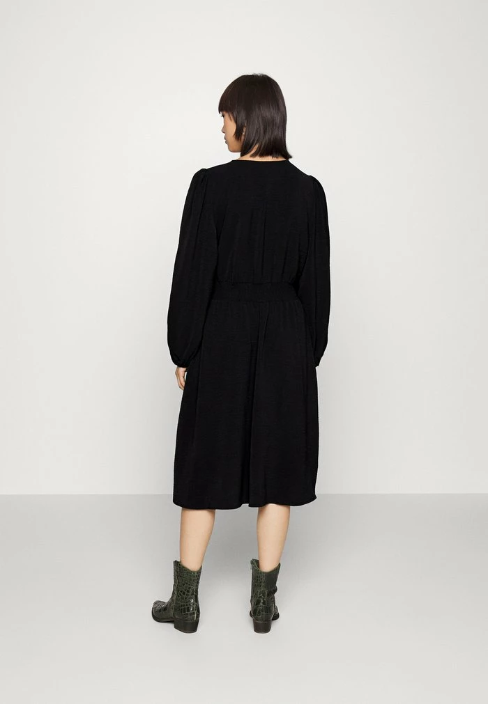 ONLY Petite ONLMETTE NECKSMOCK DRESS - Day Dress - Black 5 ONLY Petite ONLMETTE NECKSMOCK DRESS - Day Dress - Black - Image 3