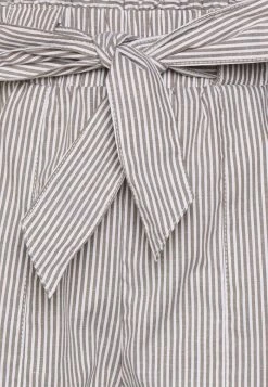ONLY Petite SMILLA STRIPE BELT - Shorts - Kalamata/white 7 ONLY Petite SMILLA STRIPE BELT - Shorts - Kalamata/white -ONLY Petite store c025eeeb9b9d4a93813b417fbe2a9943