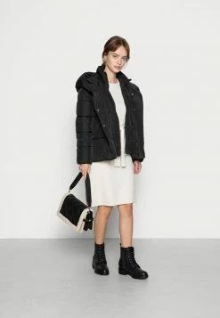 ONLY Petite ONLSYDNEY SARA PUFFER JACKET - Winter Jacket - Black -ONLY Petite store c3b7d786b61c4fb590743fad95fdcdf7