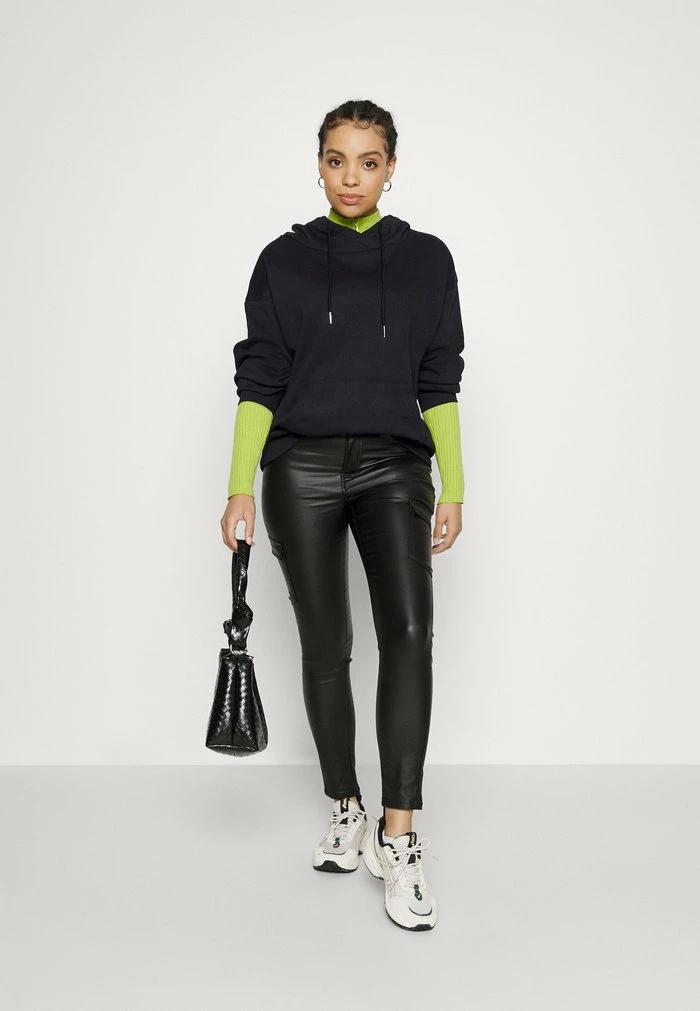 ONLY Petite ONLJODA EVERY HIGH NECK - Sweatshirt - Black 4 ONLY Petite ONLJODA EVERY HIGH NECK - Sweatshirt - Black - Image 2