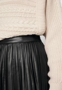 ONLY Petite ONLFIE PLEAT SKIRT - Mini Skirt - Black -ONLY Petite store c902cfa7ba9943cd919b4efae92bb131