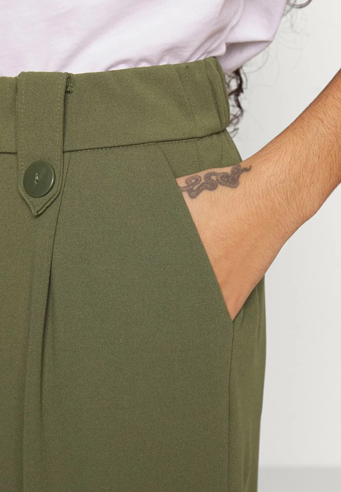 ONLY Petite ONLSANIA - Trousers - Grape Leaf 8 ONLY Petite ONLSANIA - Trousers - Grape Leaf - Image 6