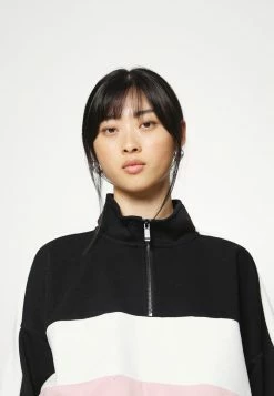 ONLY Petite ONLMAGGI CROPPED HIGHNECK ZIP - Sweatshirt - Cloud Dancer/silver Pink -ONLY Petite store ca018a789036415ab563e20e2be63679