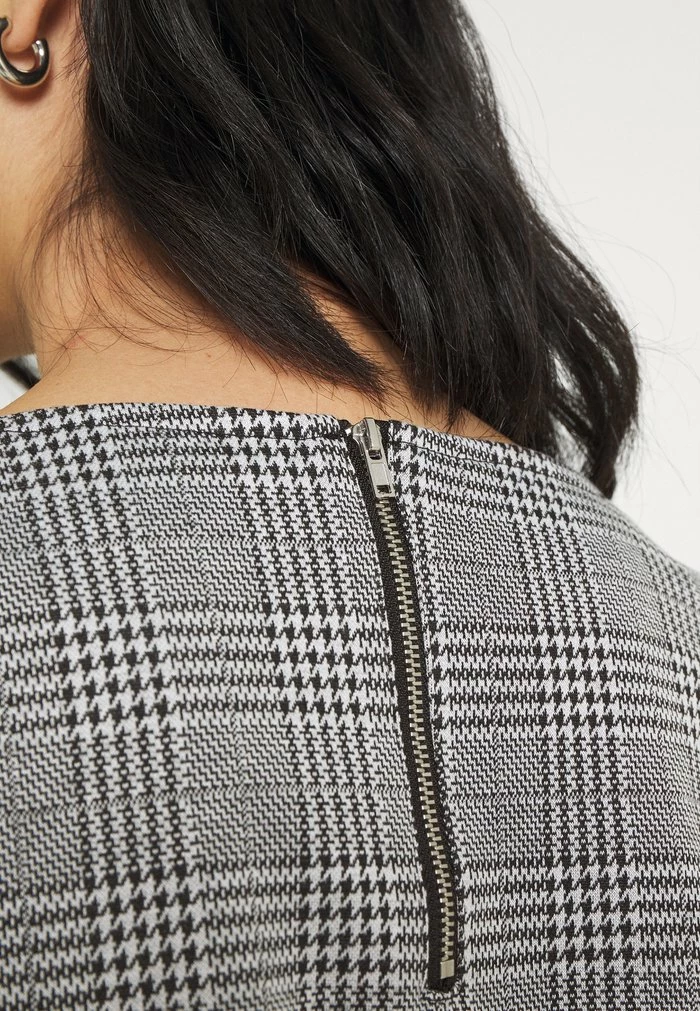 ONLY Petite ONLBRILLIANT CHECK DRESS - Jersey Dress - Black/cloud Dancer 7 ONLY Petite ONLBRILLIANT CHECK DRESS - Jersey Dress - Black/cloud Dancer - Image 5