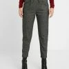 ONLY Petite ONLPOPTRASH SOFT CHECK PANT - Trousers - Black/cloud Dancer -ONLY Petite store cdb68d390ad1468bb606dc1ce8d3364b
