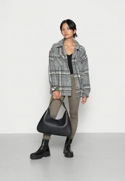 ONLY Petite ONLNULAN LIFE BUST - Long Sleeved Top - Black -ONLY Petite store cf1cf92070614595bb3b59ff428cdd3e