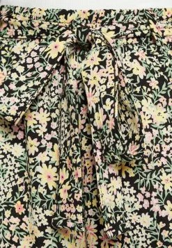 ONLY Petite ONLFREDERIKKE BELT - Shorts - Cloud Dancer /yellow -ONLY Petite store d1d8e068b5c64a37abaec0b94da78cbb