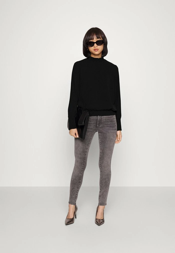 ONLY Petite ONLMETTE INGA HIGH NECKSMOCK - Blouse - Black 4 ONLY Petite ONLMETTE INGA HIGH NECKSMOCK - Blouse - Black - Image 2
