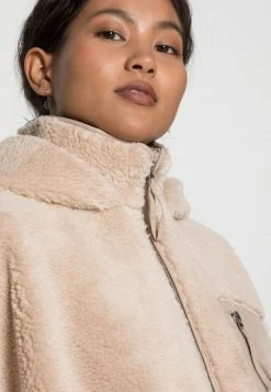 ONLY Petite ONLSASCHA SHERPA JACKET - Winter Coat - Cuban Sand -ONLY Petite store d1f5fd47e81f4393b8374272f0cf93d0