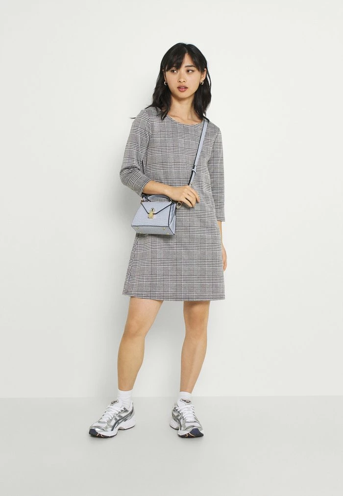 ONLY Petite ONLBRILLIANT CHECK DRESS - Jersey Dress - Black/cloud Dancer 4 ONLY Petite ONLBRILLIANT CHECK DRESS - Jersey Dress - Black/cloud Dancer - Image 2