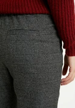 ONLY Petite ONLPOPTRASH SOFT CHECK PANT - Trousers - Black/cloud Dancer -ONLY Petite store d8c2a1cac7c14a579f55b58c8c6eade2