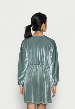 ONLY Petite ONLESME LIFE VELOUR DRESS - Cocktail Dress / Party Dress - Stormy Sea 9 ONLY Petite ONLESME LIFE VELOUR DRESS - Cocktail Dress / Party Dress - Stormy Sea -ONLY Petite store d95ebc2da9ab4043bf66f5a3e11e8a0c