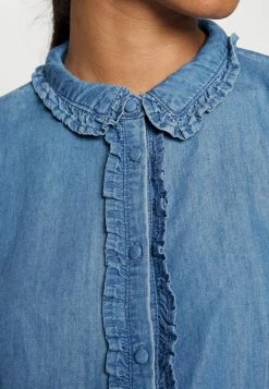 ONLY Petite ONLROMANCE - Blouse - Medium Blue Denim -ONLY Petite store d9b3333f47b2471b84a90b5348fef26d