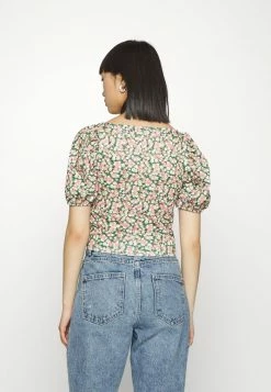 ONLY Petite ONLTHEA FEVER PUFF - Print T-shirt - Greener Pastures -ONLY Petite store e1d1df074dce46da989b716c9381f4cc