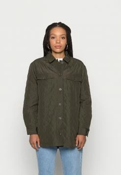 ONLY Petite ONLNAYRA QUILT SHACKET - Light Jacket - Forest Night