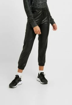 ONLY Petite ONLBIRGITTE TOPAS STRING PANT - Tracksuit Bottoms - Black