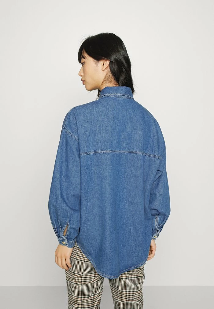 ONLY Petite ONLASPEN LIFE - Button-down Blouse - Medium Blue Denim 5 ONLY Petite ONLASPEN LIFE - Button-down Blouse - Medium Blue Denim - Image 3