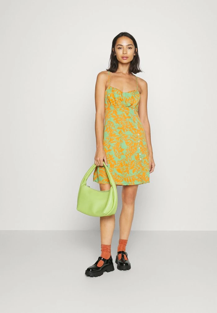 ONLY Petite ONLALMA LIFE VIS VIVI DRESS - Day Dress - Vibrant Green 4 ONLY Petite ONLALMA LIFE VIS VIVI DRESS - Day Dress - Vibrant Green - Image 2