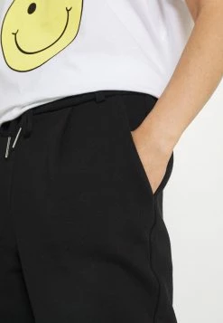 ONLY Petite ONLPOPSWEAT EVERY LIFE EASY PANT - Tracksuit Bottoms - Black -ONLY Petite store e7190c7edc874e0fa8c0d3c75e618838