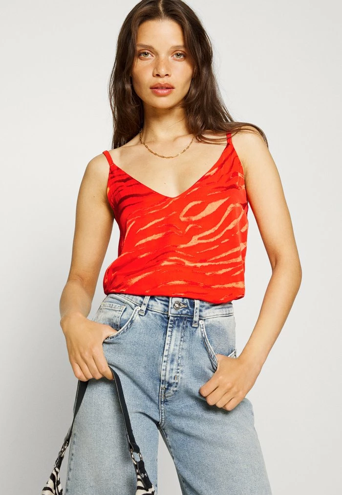 ONLY Petite ONLBELLA SLIP - Top - Red Alert 6 ONLY Petite ONLBELLA SLIP - Top - Red Alert - Image 4