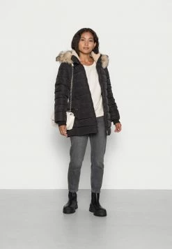 ONLY Petite ONLCAMILLA QUILTED COAT - Winter Coat - Black -ONLY Petite store f2426b2405eb43598360c0d0250c0743
