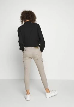 ONLY Petite ONLNEW COLE MIRINDA - Cargo Trousers - Vintage Khaki -ONLY Petite store f4c9a9b2cc7946b8b5f384d3e2de16f7