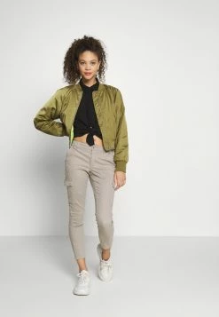 ONLY Petite ONLNEW COLE MIRINDA - Cargo Trousers - Vintage Khaki -ONLY Petite store f749d54a19a44941ab30239a1450f577