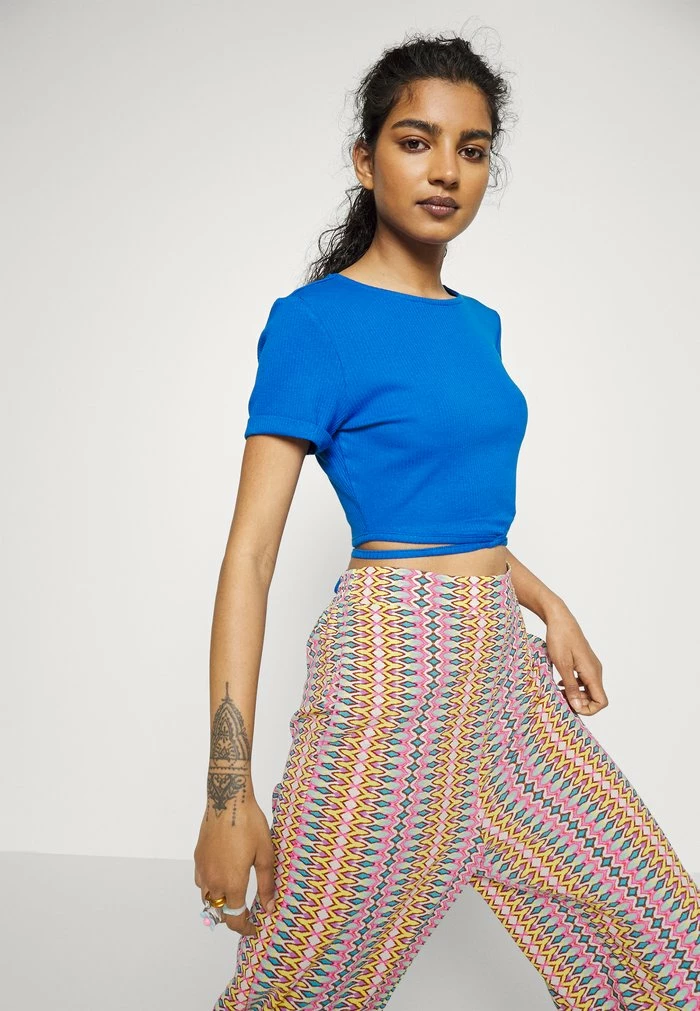 ONLY Petite ONLNOVA LUX ALBA PALAZZO PANT - Trousers - Solar Power/vibrant 6 ONLY Petite ONLNOVA LUX ALBA PALAZZO PANT - Trousers - Solar Power/vibrant - Image 4