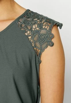 ONLY Petite ONLSILJA LIFE NEW MIX - Print T-shirt - Balsam Green -ONLY Petite store ff55d88b00954af6b4e7faabd597cdc2